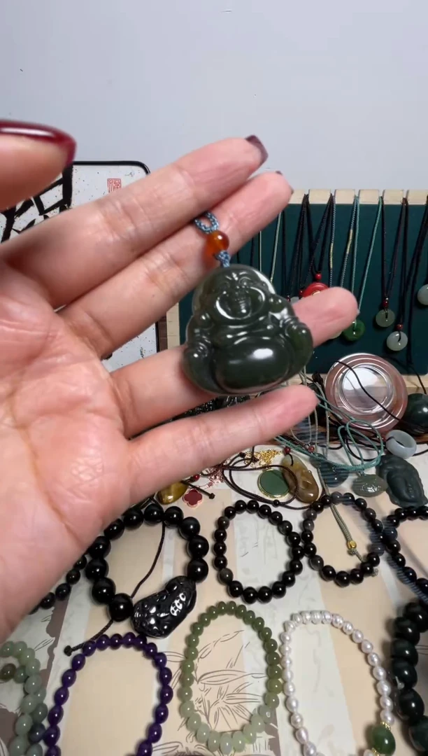 吊坠(赠链)未镶嵌和田玉且末蓝佛公吊坠