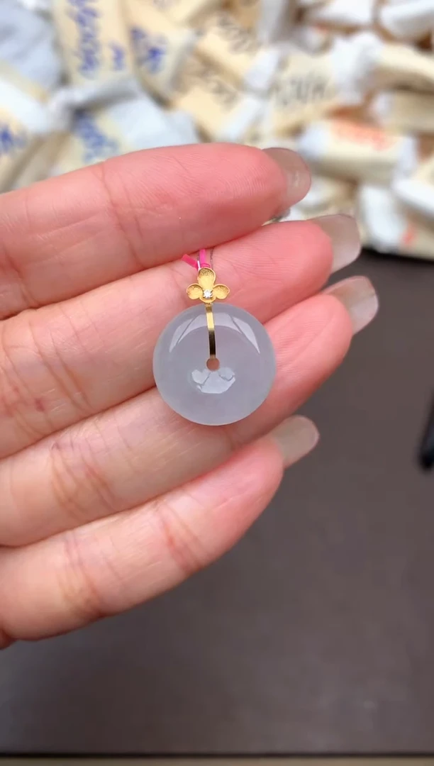 18K金镶嵌挂件翡翠一