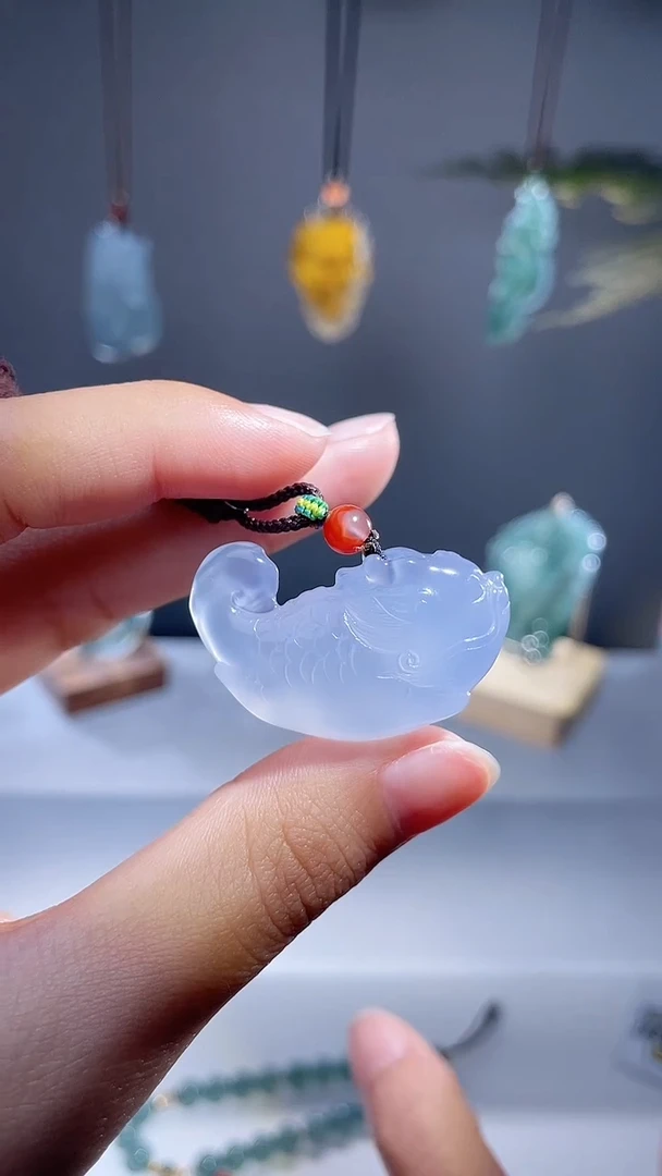 未镶嵌颈饰玛瑙/玉髓龙鱼