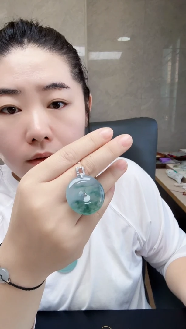 颈饰18K金镶嵌翡翠翡翠平安扣吊坠（不含链）