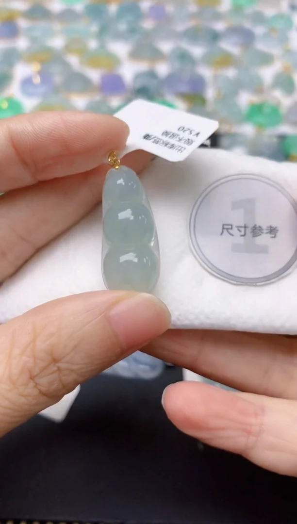 翡翠18K金镶嵌颈饰天然缅甸A货翡翠