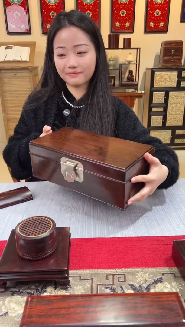 红酸枝木类成套家具全独板藏宝盒