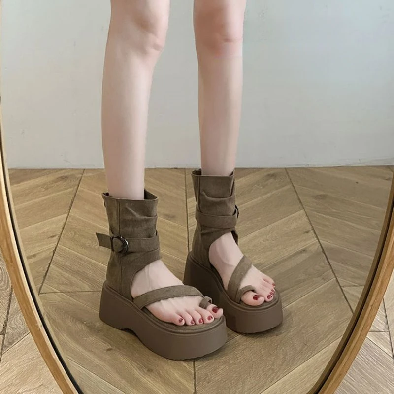 2025厚底增高套趾凉鞋女夏季爆款轻奢时尚百搭夹脚沙滩短靴子棕色