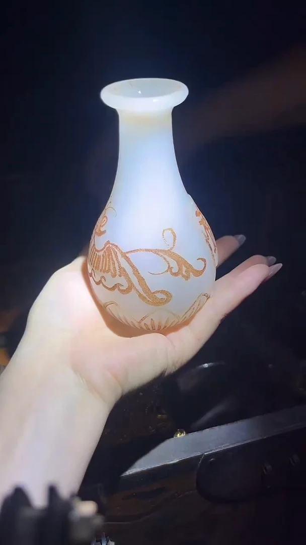 和田玉未镶嵌摆件2件.瓶子