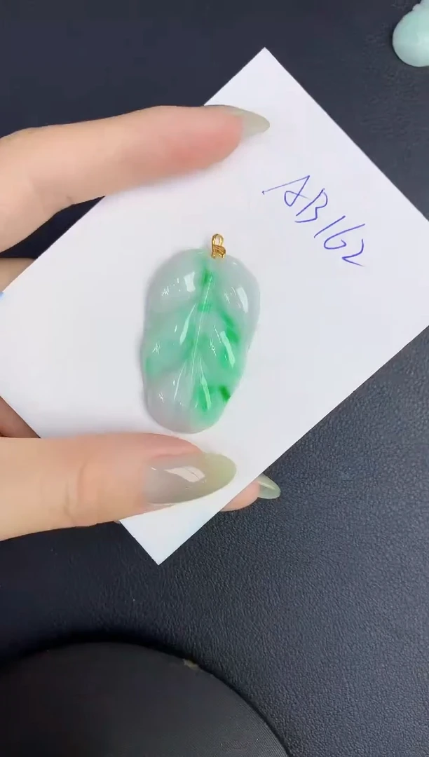 翡翠18K金镶嵌颈饰缅甸天然翡翠A货