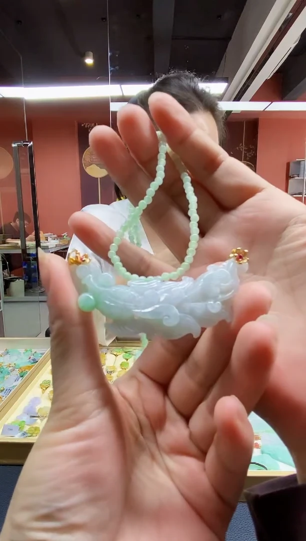 颈饰未镶嵌翡翠吊坠