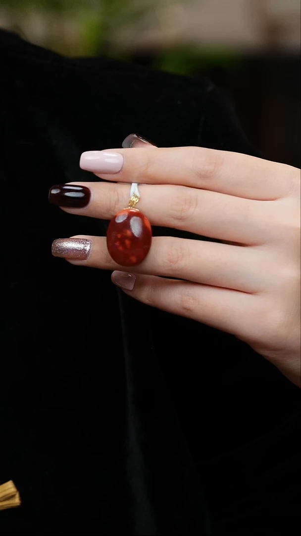 18K金镶嵌吊坠南红玛瑙D