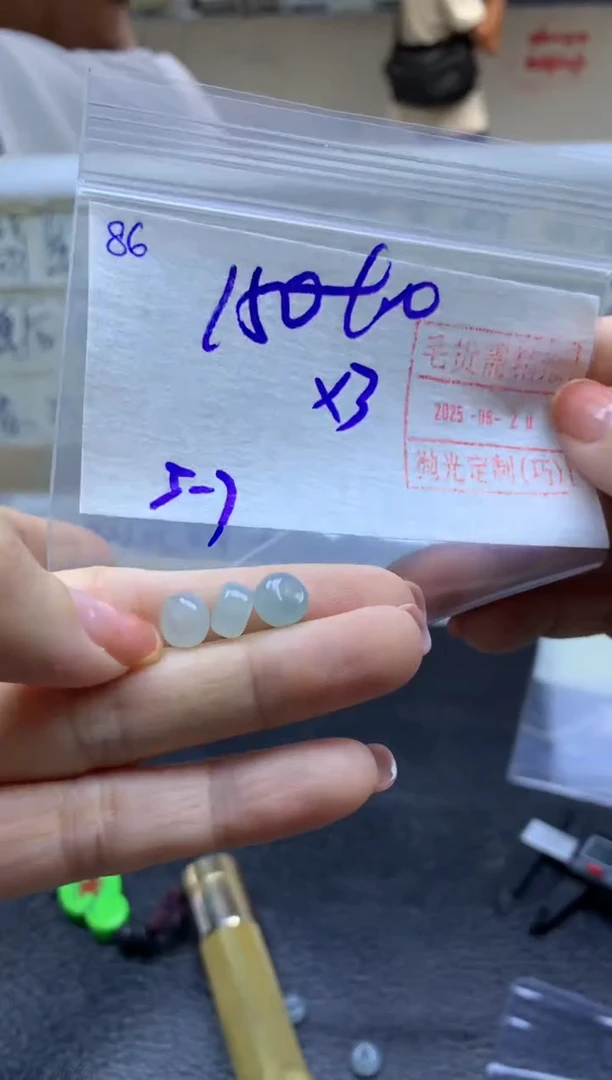 定制翡翠未镶嵌86小桶珠3颗*160元毛货需精抛光