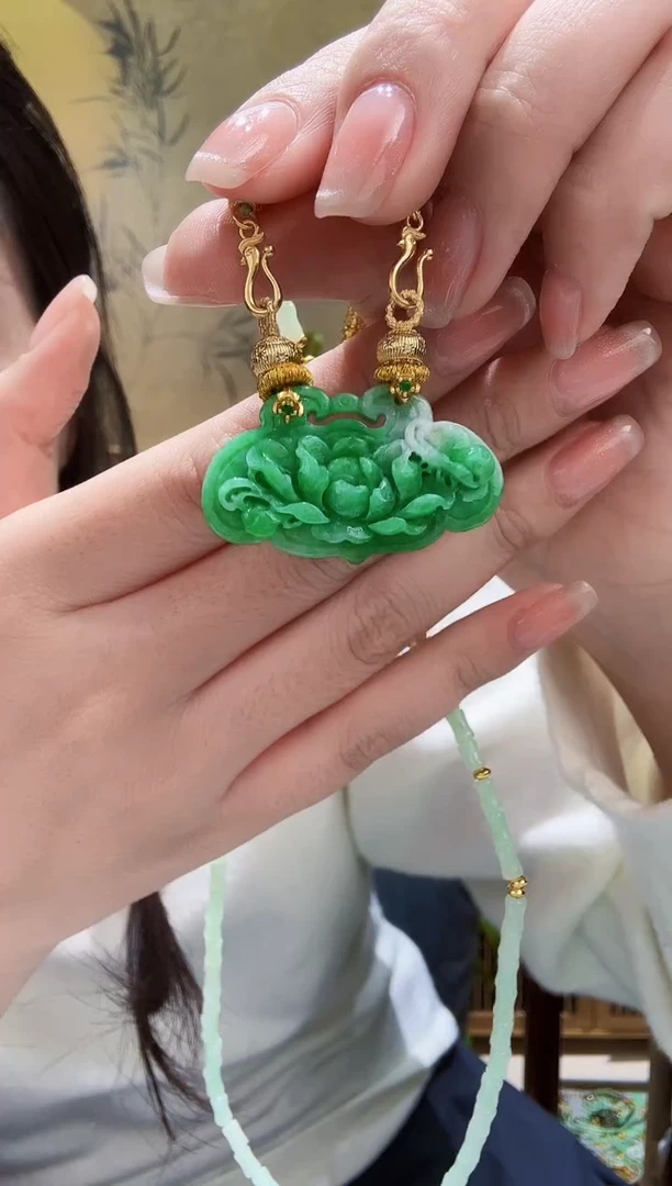 颈饰未镶嵌翡翠吊坠