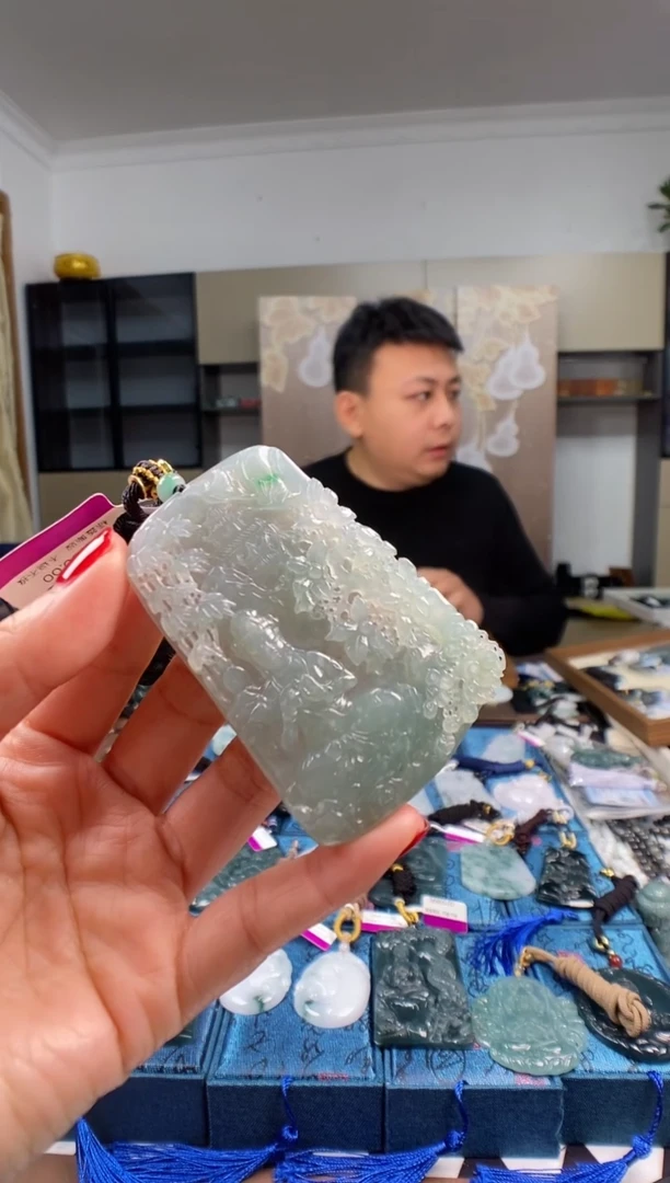 颈饰未镶嵌翡翠 多样性发其一