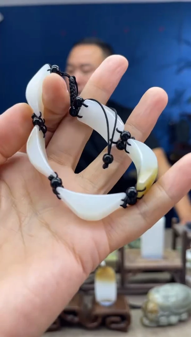 和田玉未镶嵌颈饰1