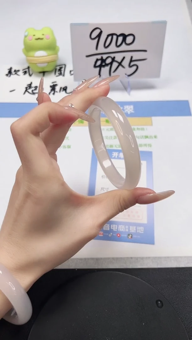 【闪购商品】石英质玉手镯未镶嵌A67-60.5