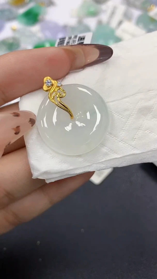 颈饰18K金镶嵌翡翠a货假一赔三支持复检百元上9元证书费自理