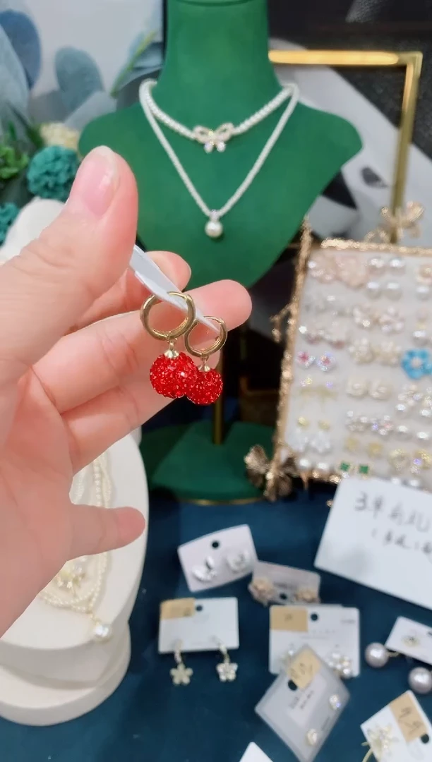 铜合金合成立方氧化锆925银红色耳钉