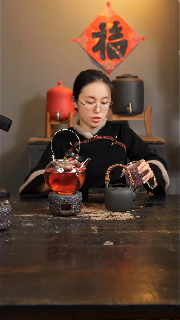 【闪购商品】精美养生的火山石600cc