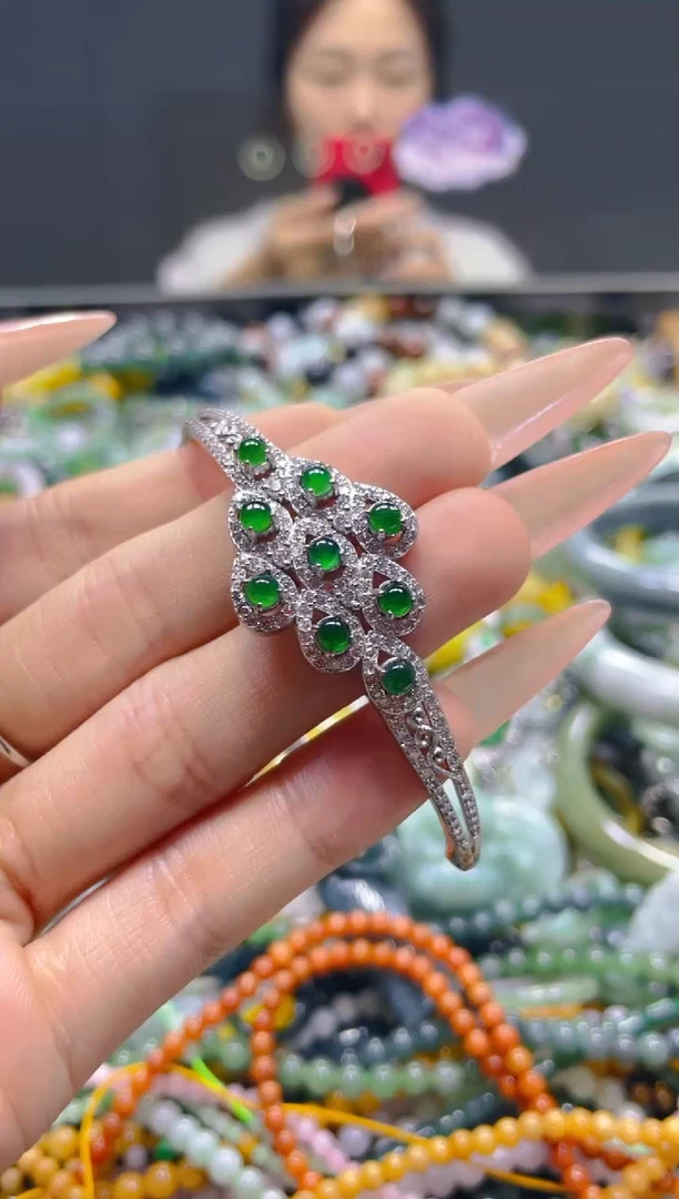 颈饰未镶嵌翡翠/M/翡翠A货，一件也是批发价