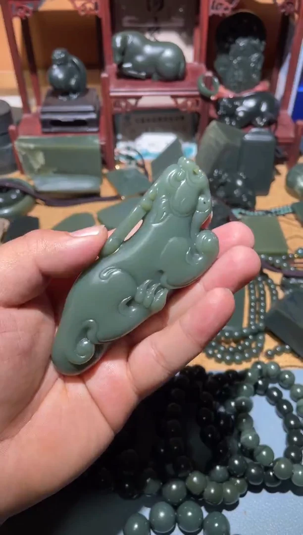 颈饰未镶嵌和田玉（青玉）1