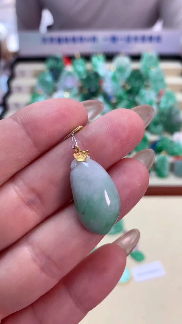 【闪购商品】翡翠吊坠(不含链)18K金镶嵌挂件