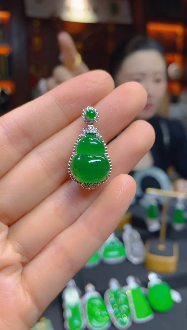 【闪购商品】翡翠颈饰18K金镶嵌116967天然A货翡翠葫芦吊坠