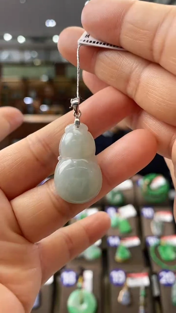 【闪购商品】翡翠颈饰银S925镶嵌葫芦