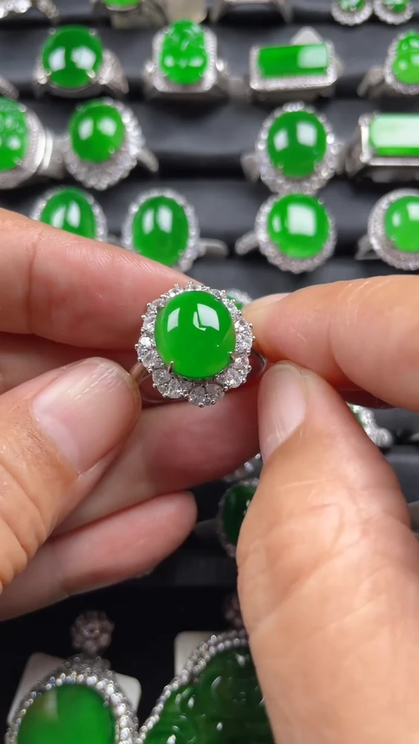 银S925镶嵌戒指翡翠向***?翡翠