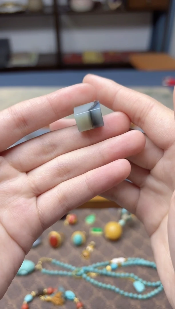 颈饰未镶嵌和田玉和田玉柱子吊坠SC