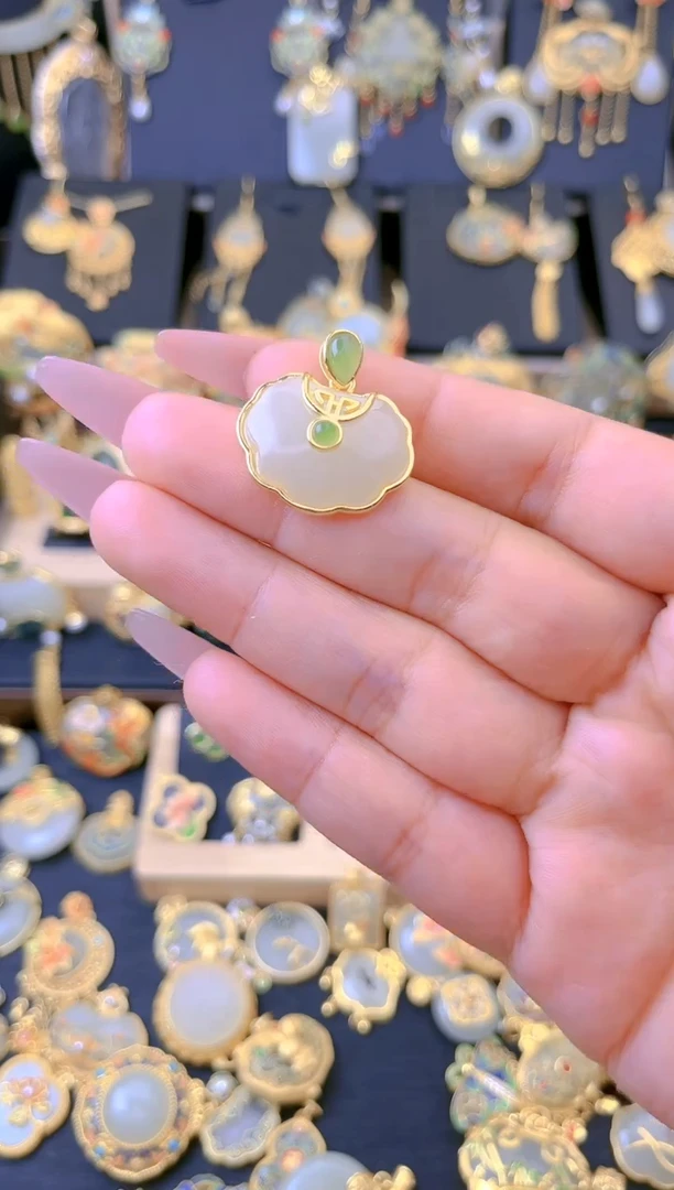 【闪购商品】和田玉吊坠银S925镀金镶嵌水滴平安如意锁吊坠