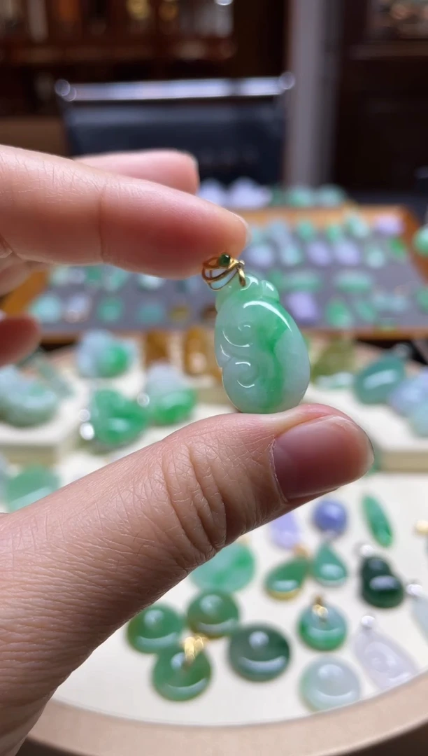 【闪购商品】翡翠颈饰18K金镶嵌如意