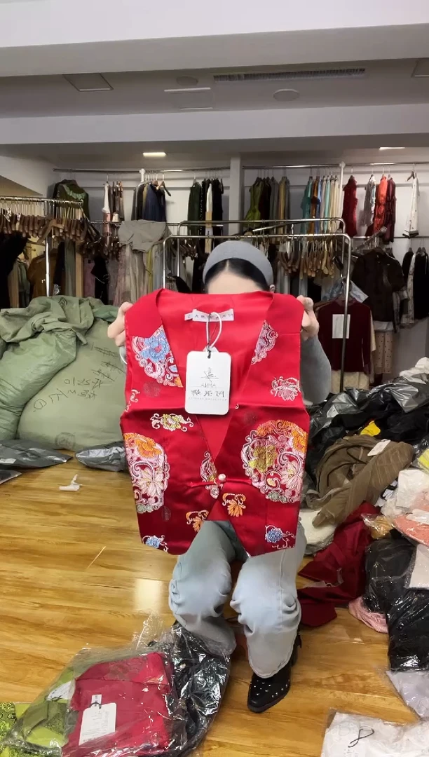 马甲       M码       80-105斤