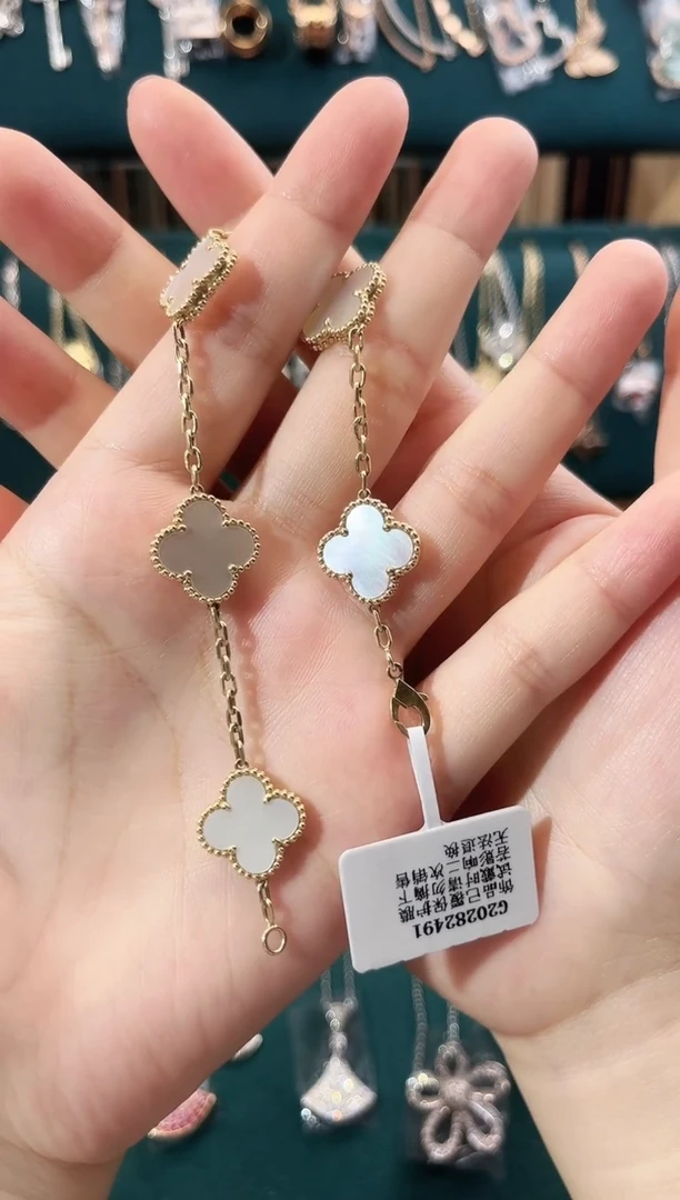 18K金镶嵌贝壳（贝母）手链琼*姐18K金镶嵌 K黄五花