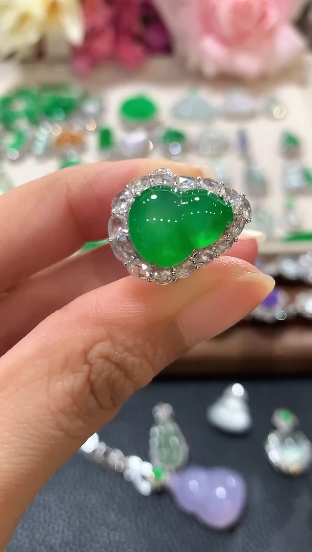 18K金镶嵌戒指翡翠鱼***?m73