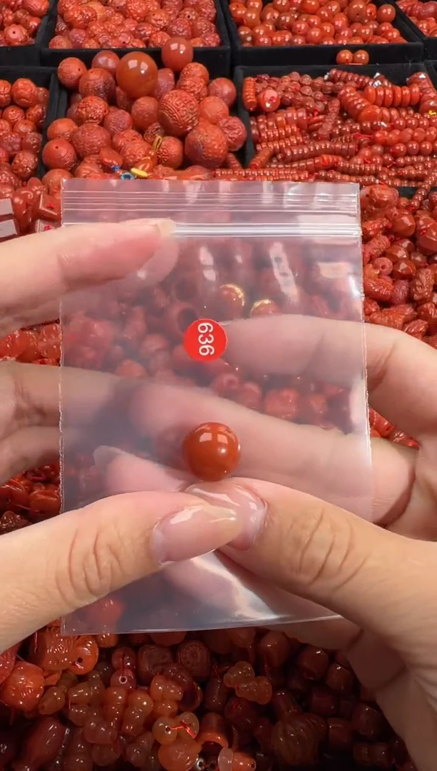 南红玛瑙未镶嵌颈饰1