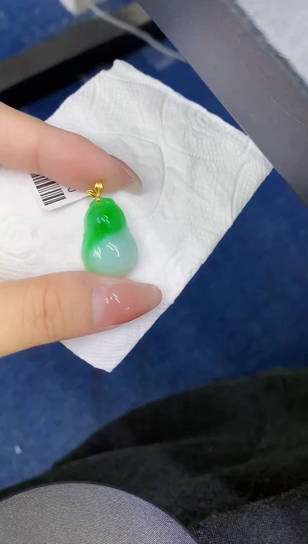 颈饰18K金镶嵌翡翠缅甸天然翡翠A货