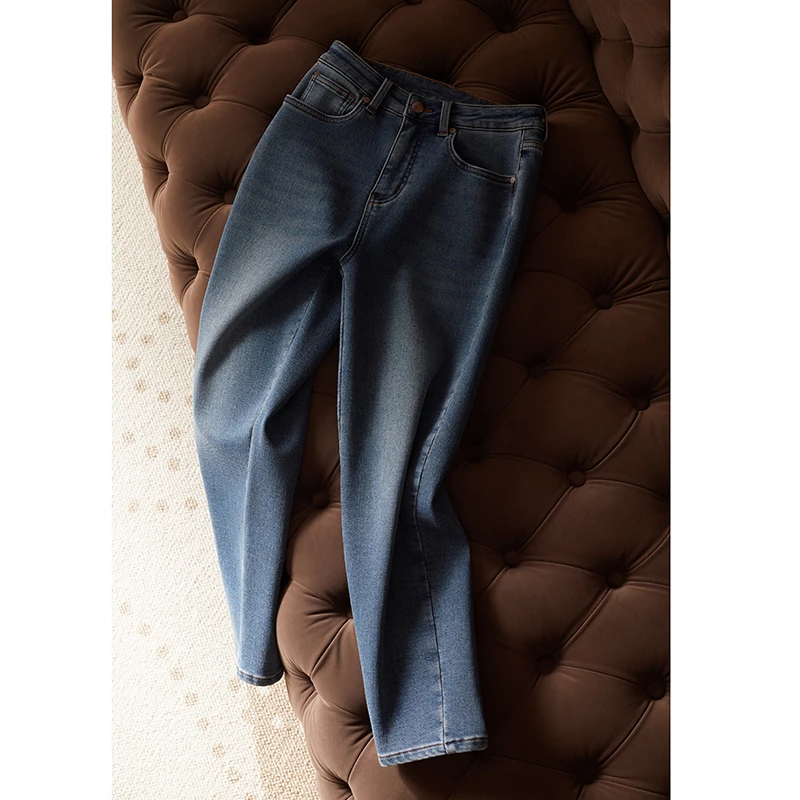 宝丫轻奢  T女式时尚百搭自发热修腿直筒加绒牛仔裤K910