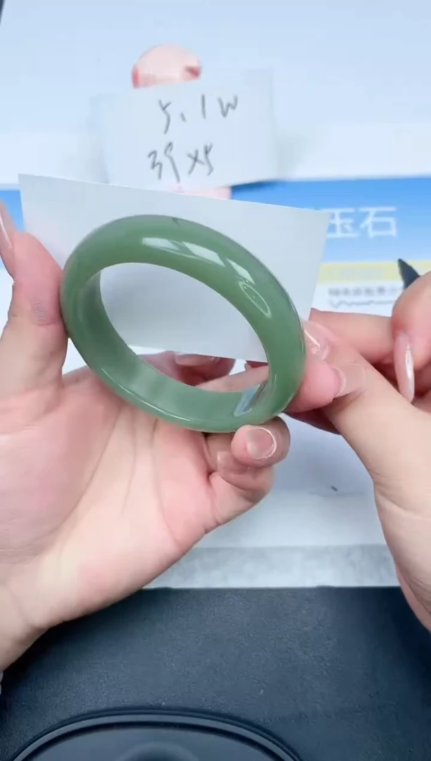 【闪购商品】石英质玉手镯未镶嵌268-60