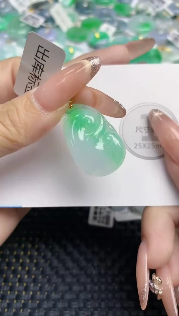 颈饰18K金镶嵌翡翠天然缅甸A货翡翠百元以上9元证书费自理