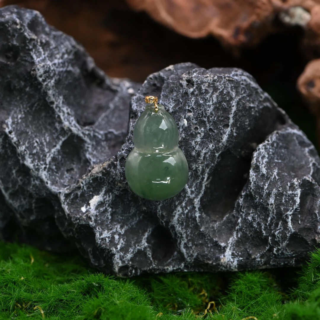 YGZ  018  天然缅甸A货翡翠  18K葫芦