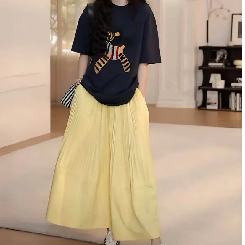 夏装穿搭一整套女2025新款时尚休闲减龄短袖T恤+百褶半身裙两件套