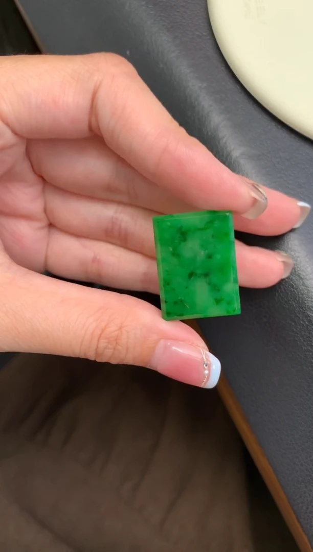 未镶嵌定制翡翠48小时鉴赏期 退货不扣服务费