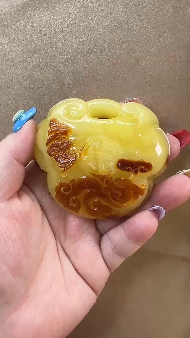 未镶嵌颈饰琥珀吊坠