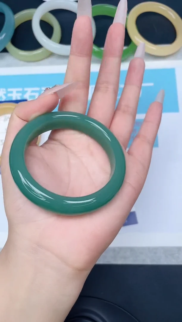 未镶嵌手镯石英质玉85/5657
