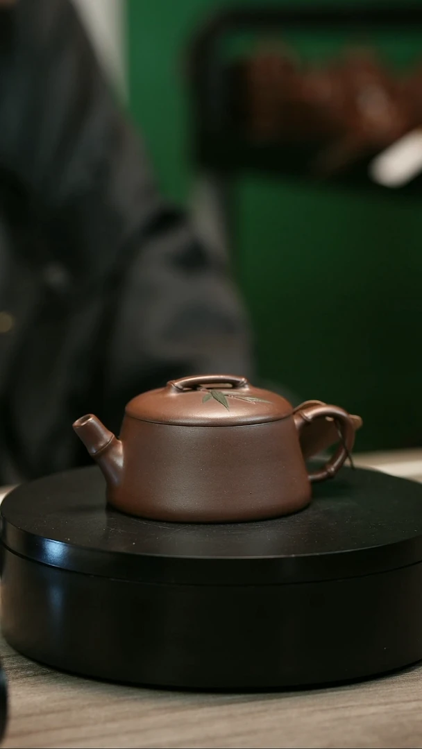 茶壶紫砂顺**为H2377周卓琴贴叶竹瓢