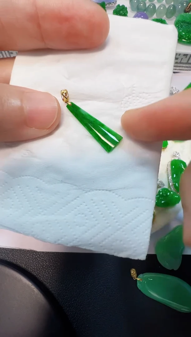 翡翠18K金镶嵌吊坠(不含链)99