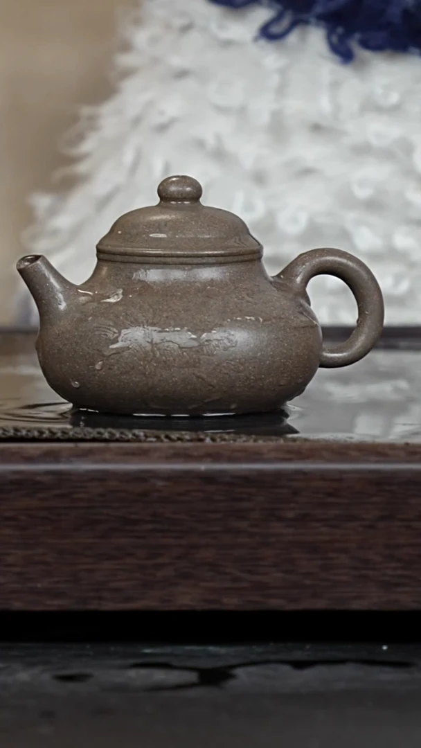 【闪购商品】紫砂茶壶蟹壳青刻绘容天