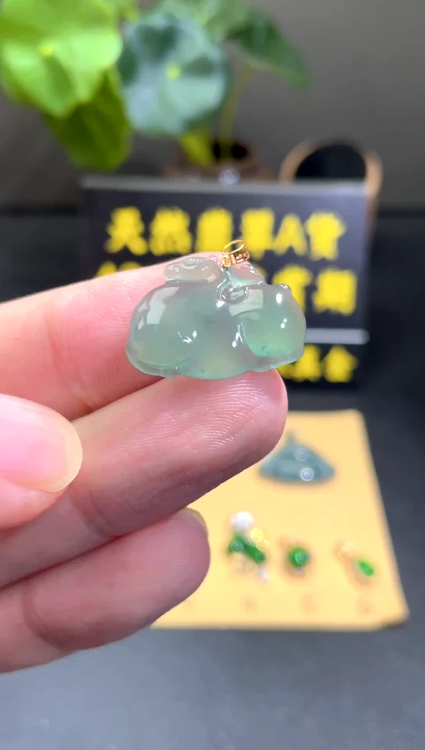 颈饰18K金镶嵌翡翠 翡翠A货