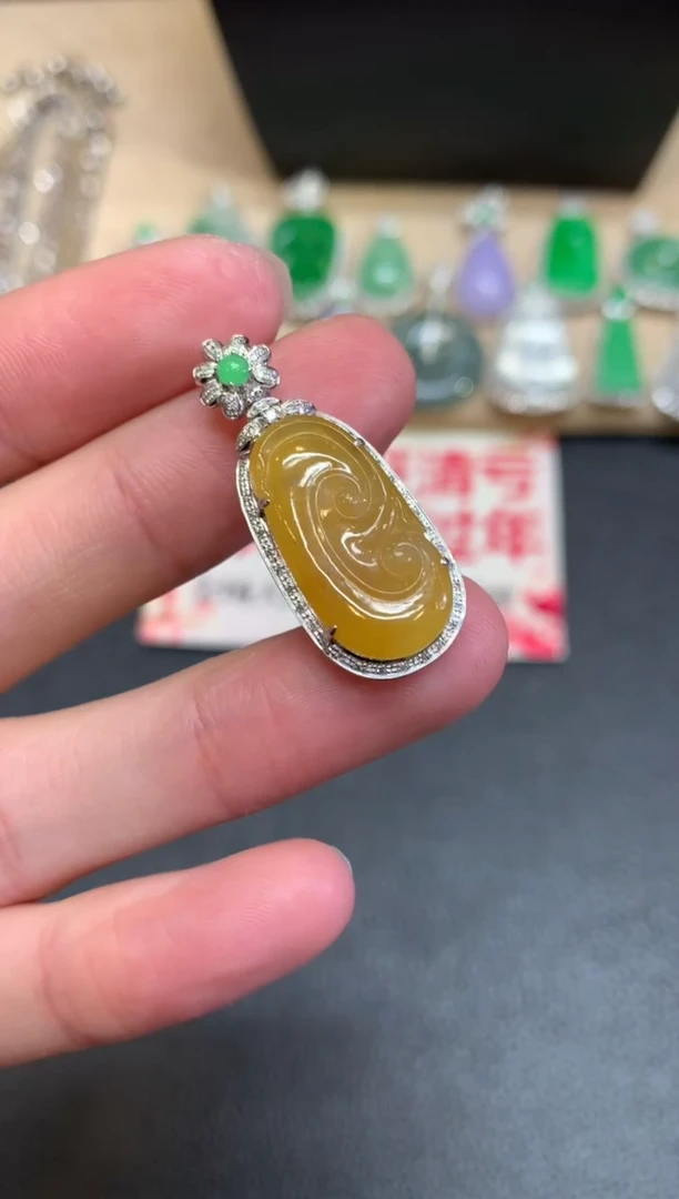 【闪购商品】翡翠颈饰18K金镶嵌如意【无服务费】