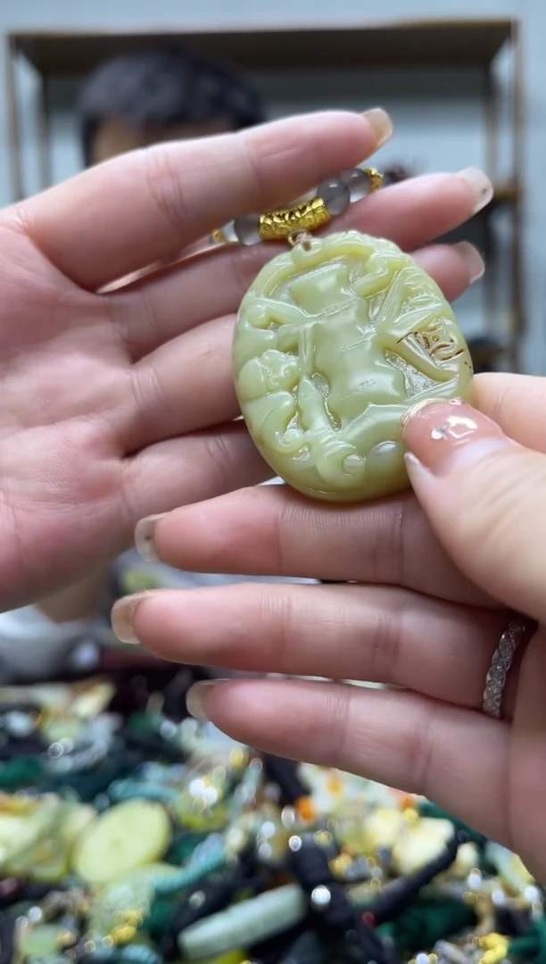 未镶嵌岫玉吊坠·