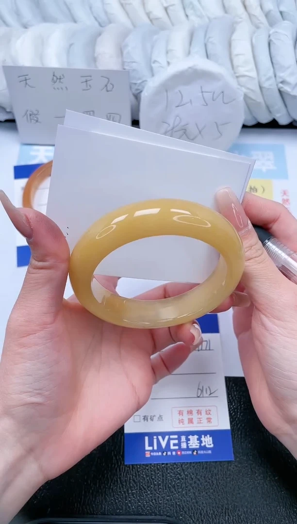 【闪购商品】石英质玉手镯未镶嵌T171-61.2