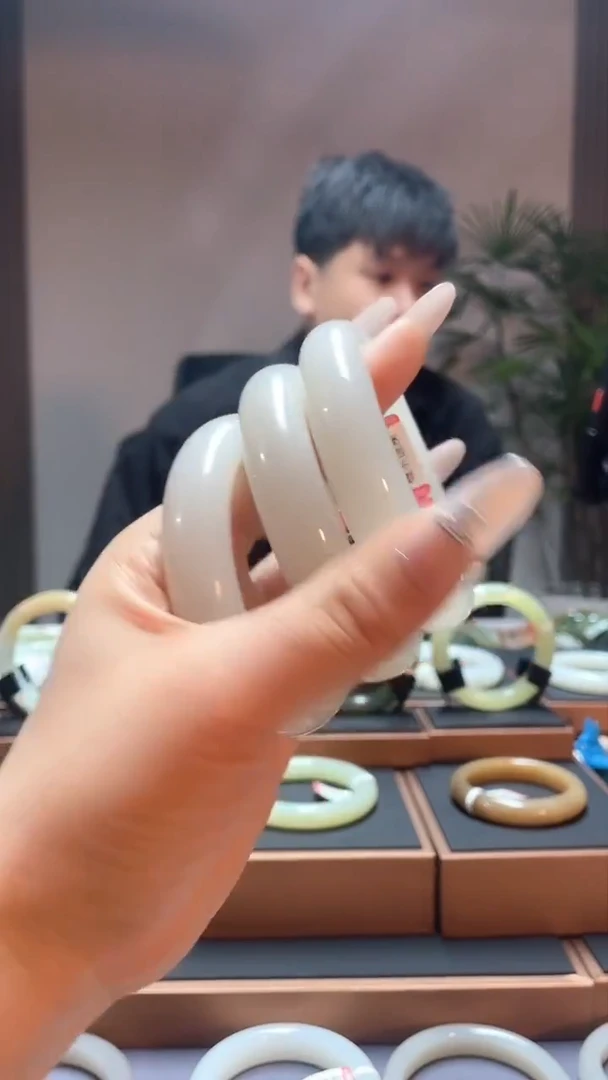 【闪购商品】和田玉手镯未镶嵌青海白55-60多样性发一