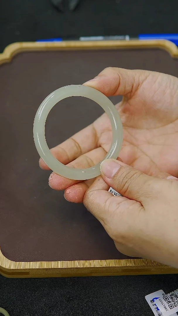 未镶嵌手镯和田玉55圈口 青提葡萄肉手镯